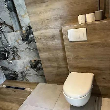 Maisonnette Avec Terrasse Avec Privatif *